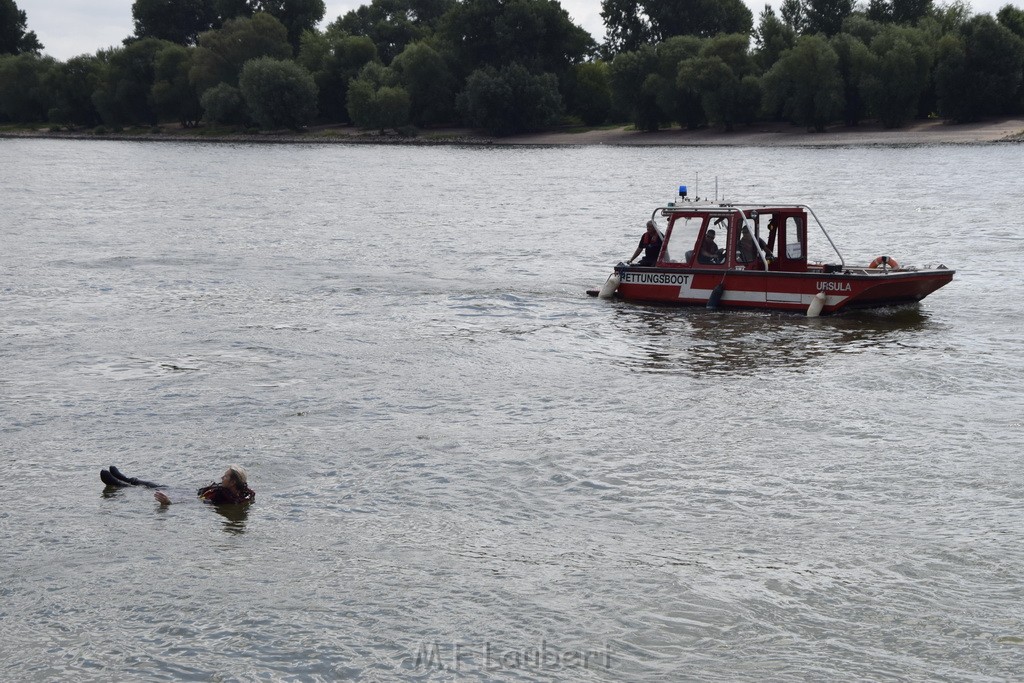 Uebung BF Taucher und Presse Koeln Zoobruecke Rhein P295.JPG - Miklos Laubert